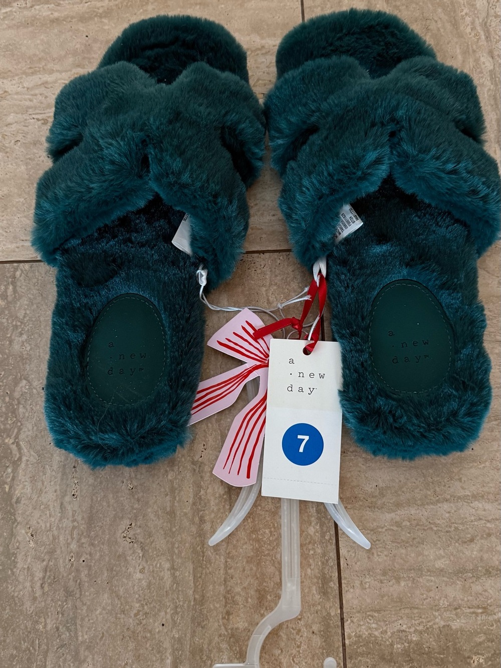 A New Day Women’s Cozy Green/Evergreen Faux Fur Plush Slide Slippers